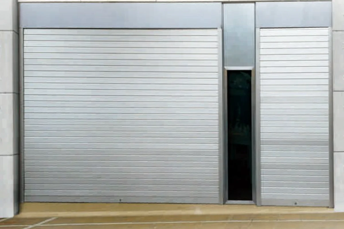 Puerta automática instalada en San Javier